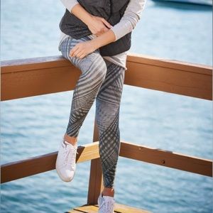 SOFT SURROUNDINGS Trippant Black Must-Have Anyas Leggings